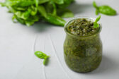 Čerstvé bazalkové pesto z vlastnej kuchyne: Jednoduchý recept, ktorý zvládne každý
