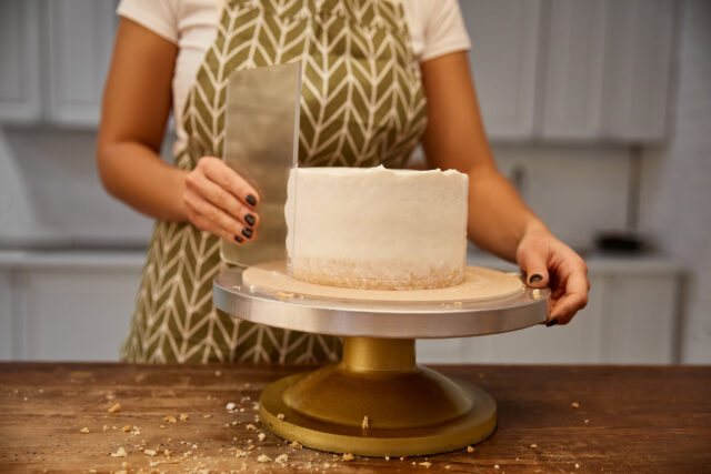 Torta vám popraskala? Môže za to krém – a týchto 6 chýb