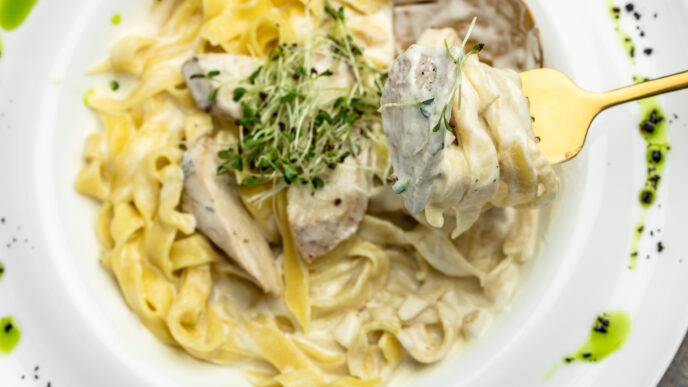 Tagliatelle s krémovou špenátovou omáčkou a kuracím mäsom