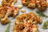 Karfiol pečený ako steak so syrom: Jedlo, ktoré mäso nahradí bez kompromisov