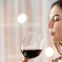 Resveratrol: Tajomstvo mladistvej pokožky ukryté v červenom víne