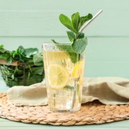 Osvieženie z vašej záhrady: Domáci sirup z medovky