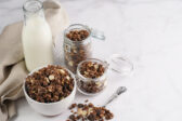Domáca čokoládová granola s medom a orechmi: chutný a výživný štart do dňa