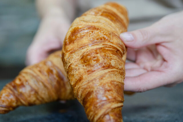 Slané croissanty z lístkového cesta: jednoduché pečivo, ktoré zaujme na prvý hryz