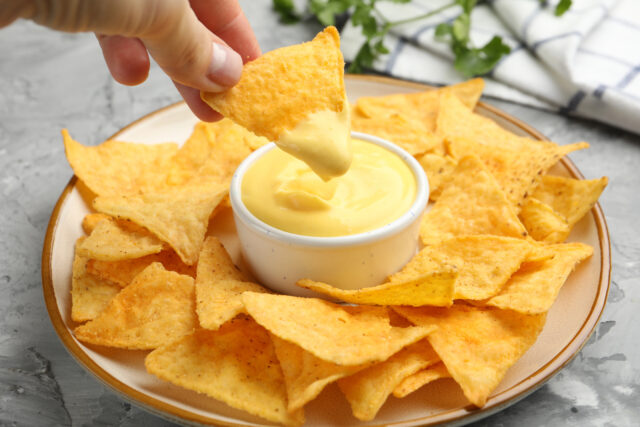 Krémová syrová omáčka k nachos: Rýchla pochúťka na pohodový večer
