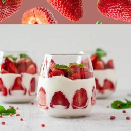 Mexicky dezert s jahodami fresas con crema.jpg