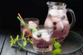 Osviežujúce čučoriedkové mojito s vôňou mäty