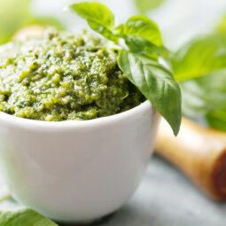 Bazalkové pesto