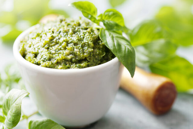Bazalkové pesto