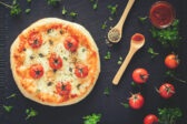 Domáca pizza bez chýb: Čomu sa vyhnúť, aby sa cesto prepieklo a chuť zažiarila