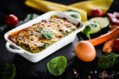 Letné lasagne s cuketou a paradajkami – svieži recept plný chutí