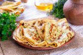 Slané cuketové palacinky s cesnakom a syrom: Lacná delikatesa, ktorú pripraví každý