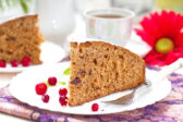 Jogurtový koláč s ríbezľami: Jednoduchý recept na vláčnu domácu dobrotu