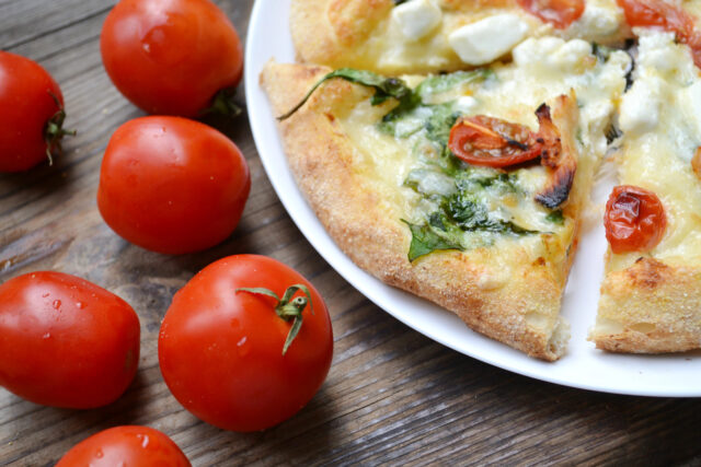 Krémový základ na pizzu: chutná alternatíva k paradajkovej omáčke, ktorú zvládne každý