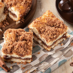 Two,Pieces,Of,Cinnamon,Crumb,Coffee,Cake,And,Cinnamon,Sticks
