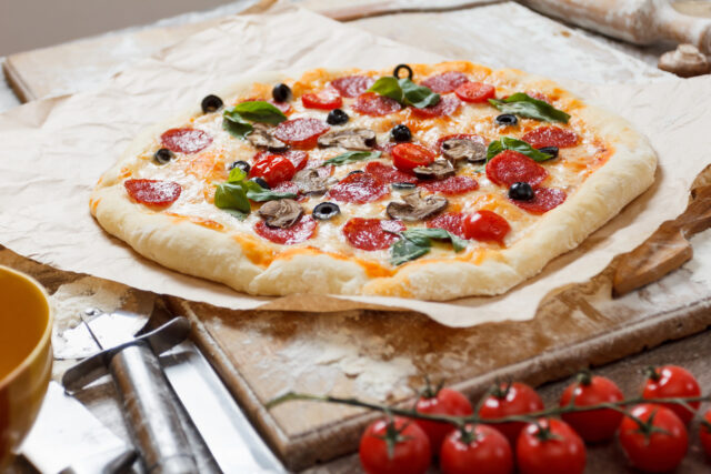Domáca pizza bez čakania: chrumkavý základ pripravený za pol hodiny