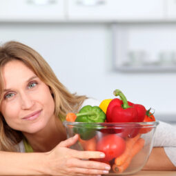 Čo jesť počas menopauzy? Potraviny, ktoré prirodzene podporia estrogén