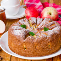 Vláčna jablková bábovka – jednoduchý recept z domácich jabĺk