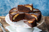 Hruškový brownies koláč: vláčny, čokoládový a neuveriteľne jednoduchý