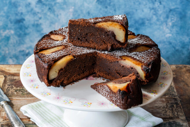 Hruškový brownies koláč: vláčny, čokoládový a neuveriteľne jednoduchý