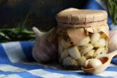 Nakladaný cesnak s bylinkami