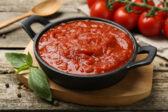 Domáce sugo na pizzu: jednoduchý recept z čerstvých rajčín