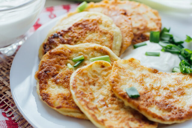 Chrumkavé karfiolové placky s mozzarellou