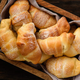 Rýchle svätomartinské rožky z tvarohového cesta. Skvelá chuť bez čakania