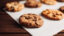 Domáce cookies s kúskami čokolády a orechov