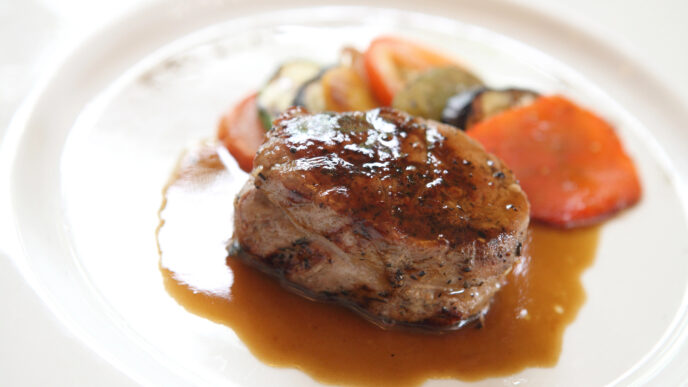 Bravčové medailóniky z panenky na slanine a cibuli