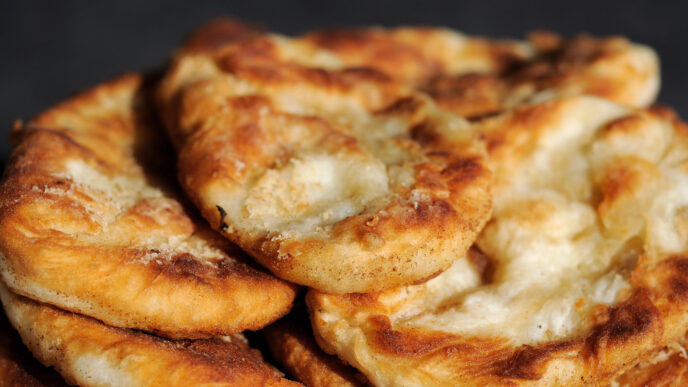 Rýchle domáce langoše bez kysnutia: chrumkavé, voňavé a hotové za pár minút