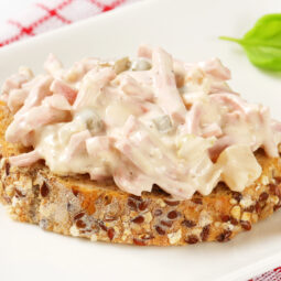 Vlašský šalát na chlebe