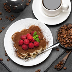 Sladké pokušenie s vôňou kávy: dezerty, koláče aj nápoje pre tých, čo bez kofeínu neprežijú deň