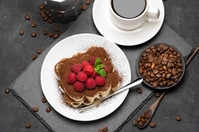 Sladké pokušenie s vôňou kávy: dezerty, koláče aj nápoje pre tých, čo bez kofeínu neprežijú deň