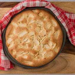 Jablkový koláč z panvice