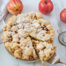 Jablkový koláč s ovsenou posýpkou: jednoduchá maškrta s vôňou domova