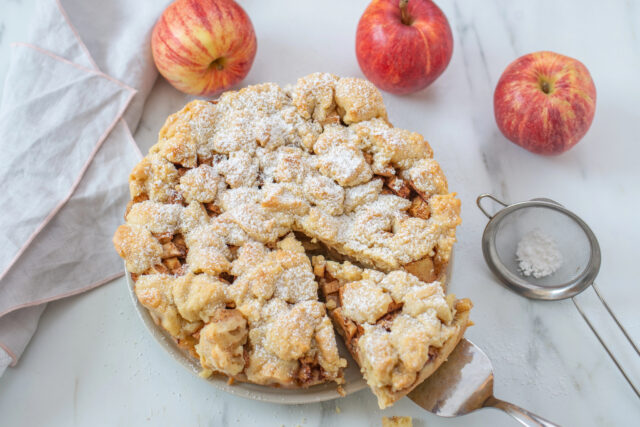 Jablkový koláč s ovsenou posýpkou: jednoduchá maškrta s vôňou domova