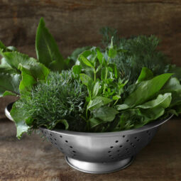 Nezahadzujte zeleninovú vňať. Toto sú nápady, vďaka ktorým ju miniete do posledného lístka