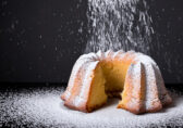 Vláčna tvarohová bábovka: Jednoduchý hrnčekový recept, ktorý sa vždy podarí