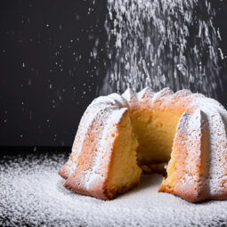 Vláčna tvarohová bábovka: Jednoduchý hrnčekový recept, ktorý sa vždy podarí