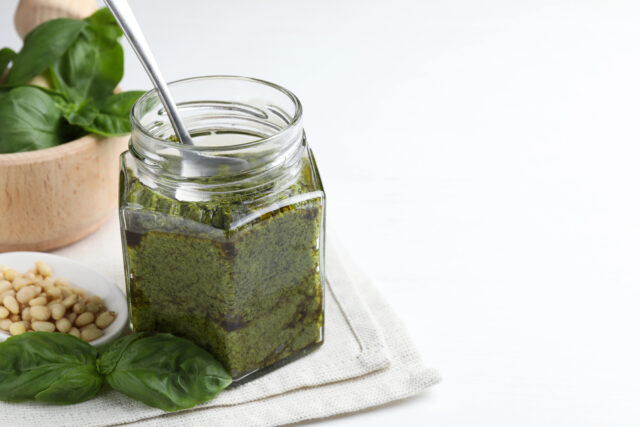 Čo robiť so zvyšnou vňaťou zo zeleniny? Vyskúšajte z nej pripraviť výborné pesto