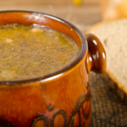 Chlebová polievka zo zvyškov: lacný a poctivý recept našich starých mám