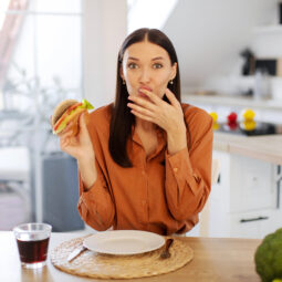 Varovanie odborníkov: potraviny, ktoré potichu poškodzujú zdravie – najmä u žien