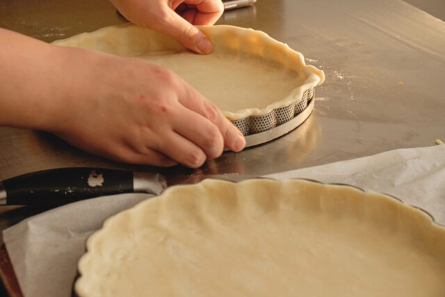 Ako pripraviť plech či formu, aby cesto nezostalo „uväznené“? Triky pre bezproblémové vyklopenie