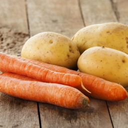 Uvarte zemiaky spolu s mrkvou a uvidíte, že ich chuť bude jemnejšia