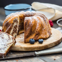 Nadýchané dvojfarebné cesto – spoľahlivý základ na bábovku aj koláče