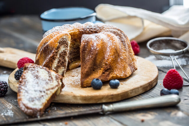 Nadýchané dvojfarebné cesto – spoľahlivý základ na bábovku aj koláče