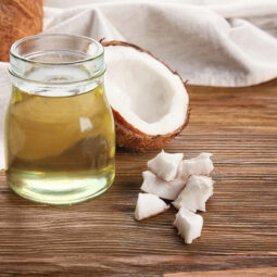 Kokosový olej: 4 dôvody, prečo by nemal chýbať vo vašej domácnosti