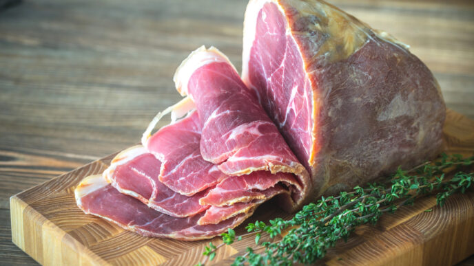 Ako pripraviť mäso na údenie: voňavá domáca klasika, ktorú si zamilujete