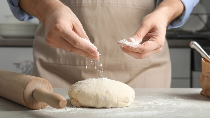 Prečo kuchári pridávajú do cesta štipku soli? Dôvod, ktorý väčšinu ľudí prekvapí